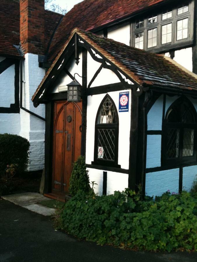 The Old Farmhouse Windsor Exterior foto